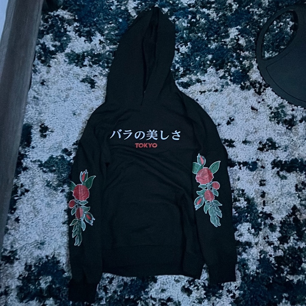 Rose sleeve hoodie the hoodie string broke